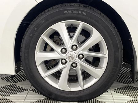 2015-Toyota-Corolla-18-High-Auto_4