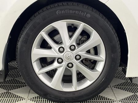2015-Toyota-Corolla-18-High-Auto_5