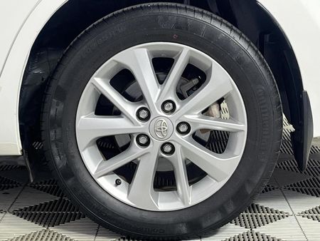 2015-Toyota-Corolla-18-High-Auto_6