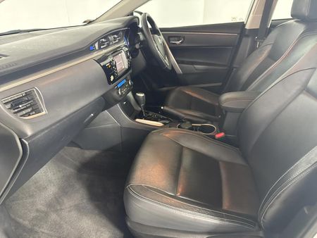 2015-Toyota-Corolla-18-High-Auto_8