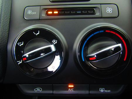 2024-Kia-Sonet-15-LX_24