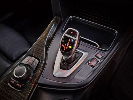 2016-BMW-3-Series-320i-M-Sport-Auto_11