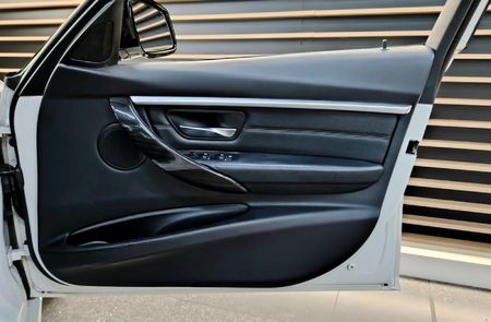 2016-BMW-3-Series-320i-M-Sport-Auto_7