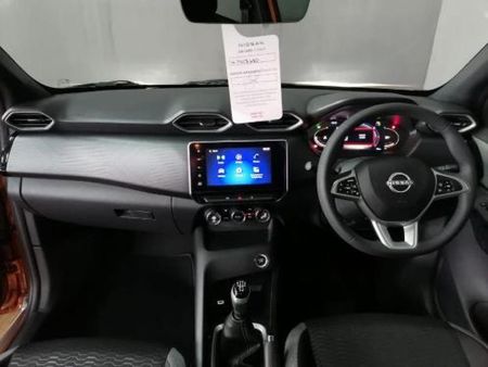 2025-Nissan-Magnite-10-Acenta_10