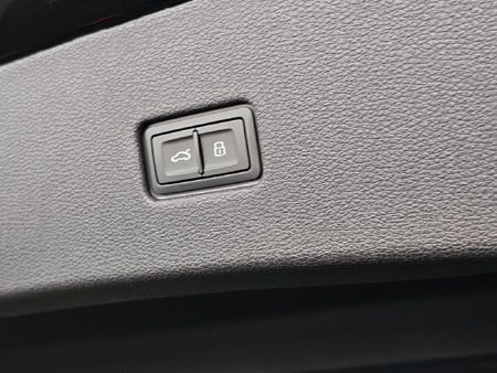 2024-Audi-RSQ8-quattro-441kW_12