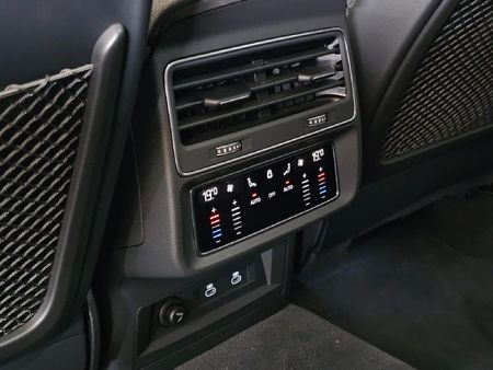 2024-Audi-RSQ8-quattro-441kW_16