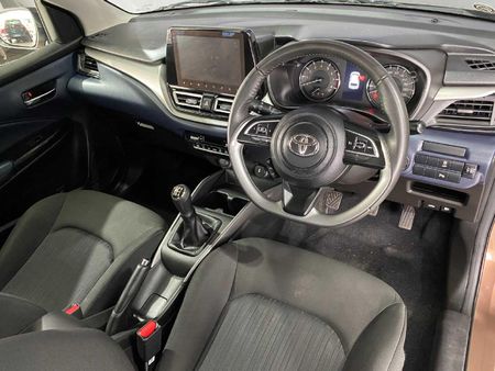 2025-Toyota-Starlet-15-XR_10