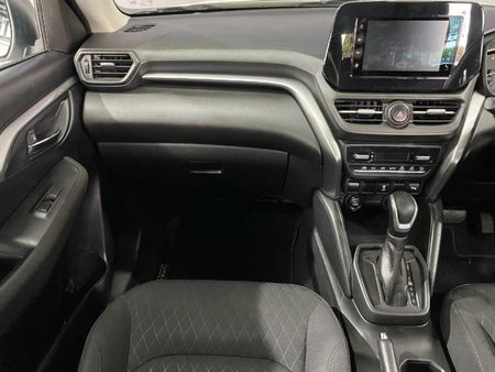 2025-Toyota-Urban-Cruiser-15-XR-Auto_14