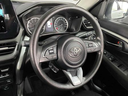 2025-Toyota-Urban-Cruiser-15-XR-Auto_15