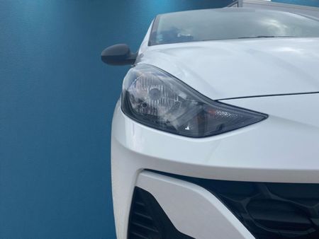 2025-Hyundai-Grand-i10-10-Motion_18