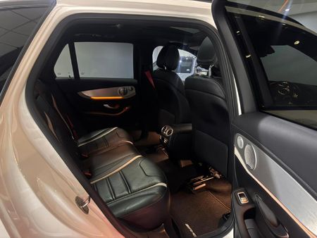 2020-Mercedes-AMG-GLC-63-S-AMG-4Matic_17