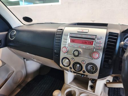 2011-Ford-Everest-30-TDCi-XLT-4x4_10