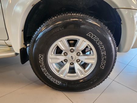 2011-Ford-Everest-30-TDCi-XLT-4x4_5