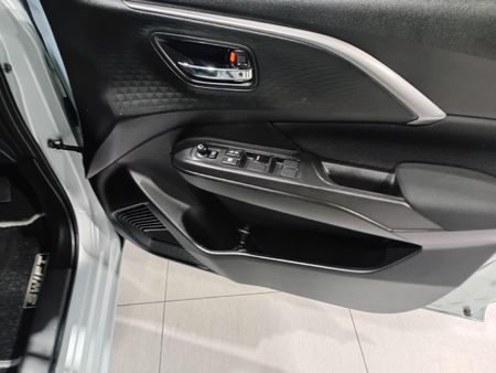 2025-Suzuki-Swift-12-GL_3