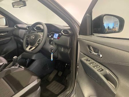 2026-Nissan-Magnite-10-Visia_6