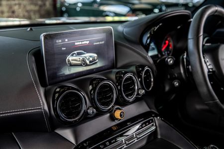 2019-Mercedes-AMG-GT-R_12