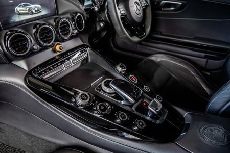 2019-Mercedes-AMG-GT-R_13