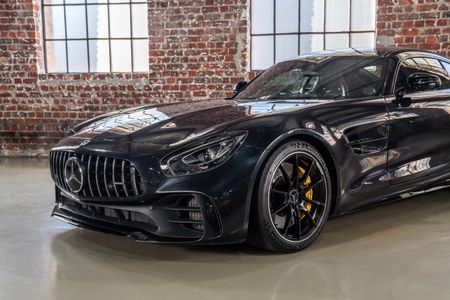 2019-Mercedes-AMG-GT-R_1