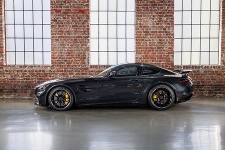 2019-Mercedes-AMG-GT-R_2