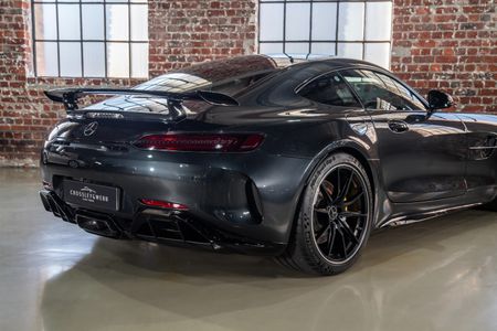 2019-Mercedes-AMG-GT-R_4