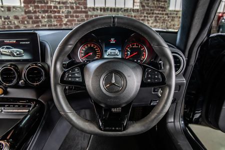 2019-Mercedes-AMG-GT-R_6