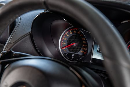 2019-Mercedes-AMG-GT-R_8