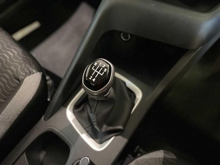 2026-Nissan-Magnite-10-Visia_13