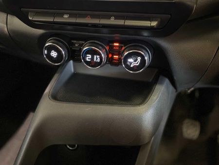 2026-Nissan-Magnite-10-Visia_12