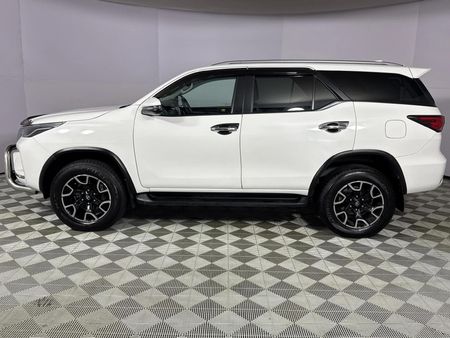 2021-Toyota-Fortuner-28-GD-6-Raised-Body-Auto_18