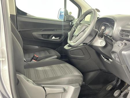 2022-Opel-Combo-Life-Enjoy-16-TD_9