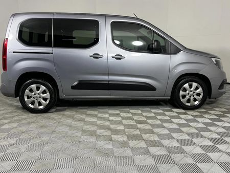 2022-Opel-Combo-Life-Enjoy-16-TD_17