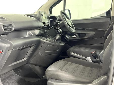 2022-Opel-Combo-Life-Enjoy-16-TD_8