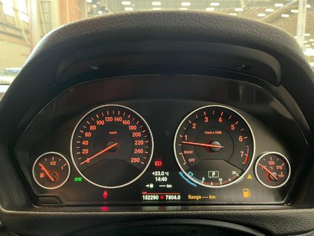 2014-BMW-3-Series-320i-Modern-Auto_10