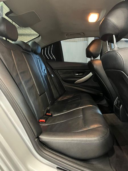 2014-BMW-3-Series-320i-Modern-Auto_11
