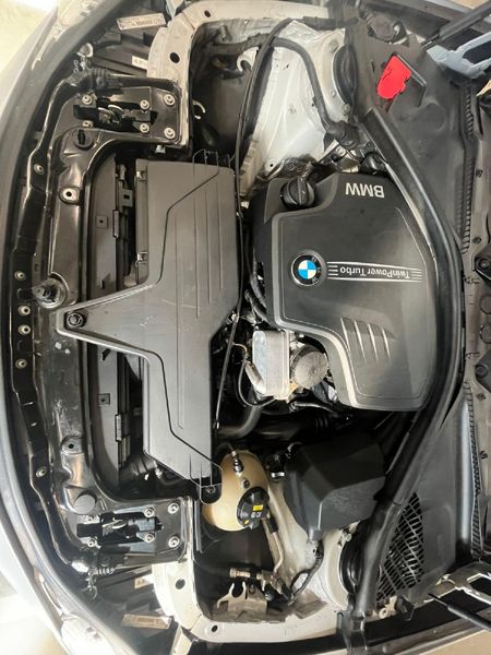 2014-BMW-3-Series-320i-Modern-Auto_12