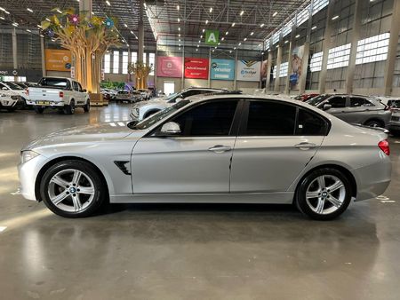 2014-BMW-3-Series-320i-Modern-Auto_5