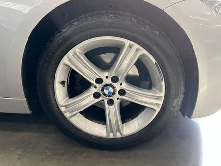 2014-BMW-3-Series-320i-Modern-Auto_8