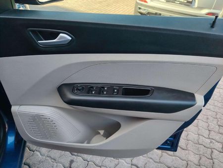 2023-Renault-Triber-10-Intens_11