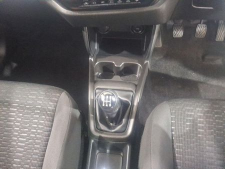 2025-Suzuki-Swift-12-GL_10