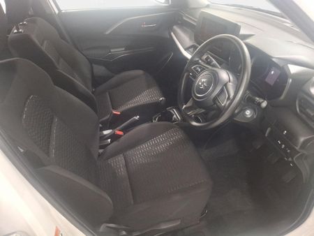 2025-Suzuki-Swift-12-GL_12