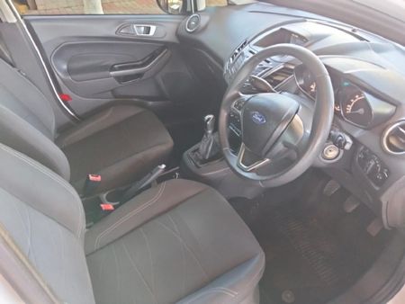 2018-Ford-Fiesta-10-EcoBoost-Trend-5-dr_9