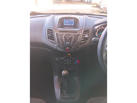 2018-Ford-Fiesta-10-EcoBoost-Trend-5-dr_13