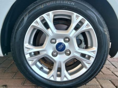 2018-Ford-Fiesta-10-EcoBoost-Trend-5-dr_18