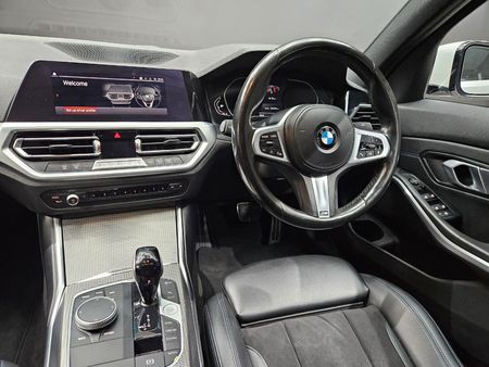 2021-BMW-3-Series-318i-M-Sport_16