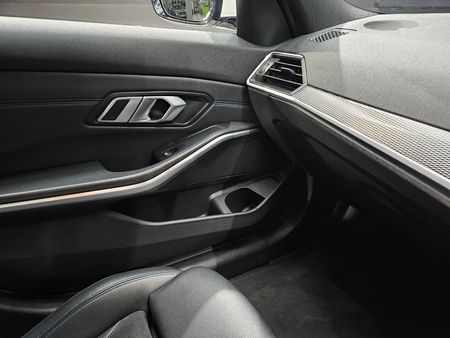 2021-BMW-3-Series-318i-M-Sport_19
