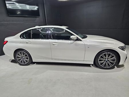 2021-BMW-3-Series-318i-M-Sport_2
