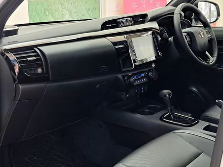 2026-Toyota-Hilux-28-GD-6-RB-Legend-Double-Cab-Auto-mhev_10