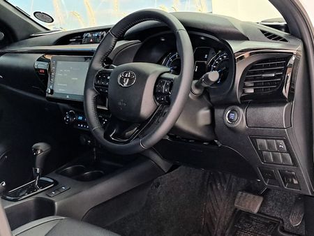 2026-Toyota-Hilux-28-GD-6-RB-Legend-Double-Cab-Auto-mhev_7