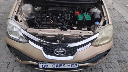 2017-Toyota-Etios-15-XS-5-dr-manual_9