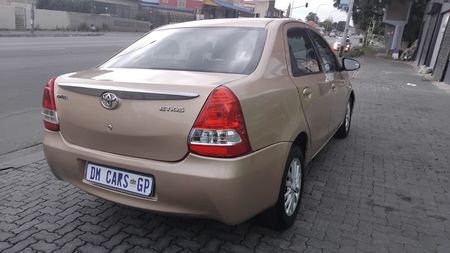 2017-Toyota-Etios-15-XS-5-dr-manual_10